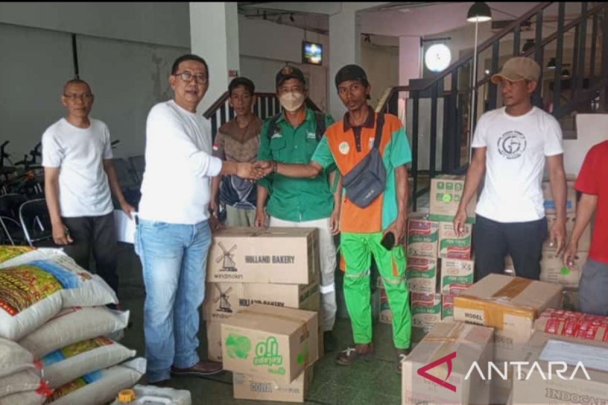 Warga Taman Sari galang bantuan untuk korban gempa di Cianjur