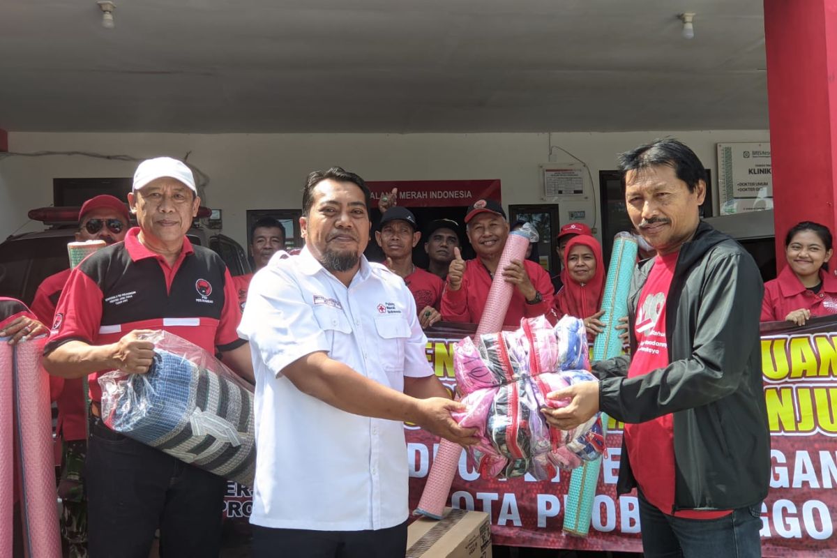 PDI Perjuangan Kota Probolinggo salurkan bantuan korban gempa di Cianjur