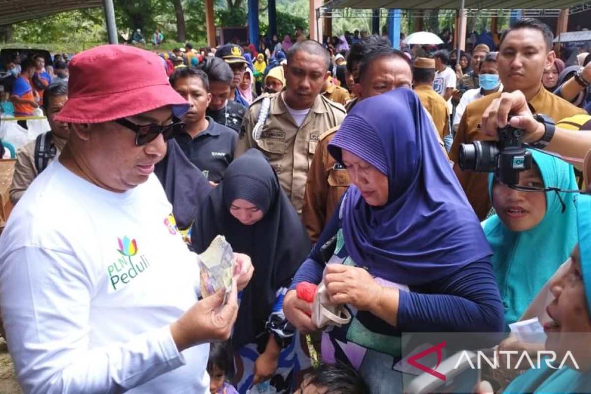 Pemkab Bone Bolango dan Bulog gelar pasar murah sembako