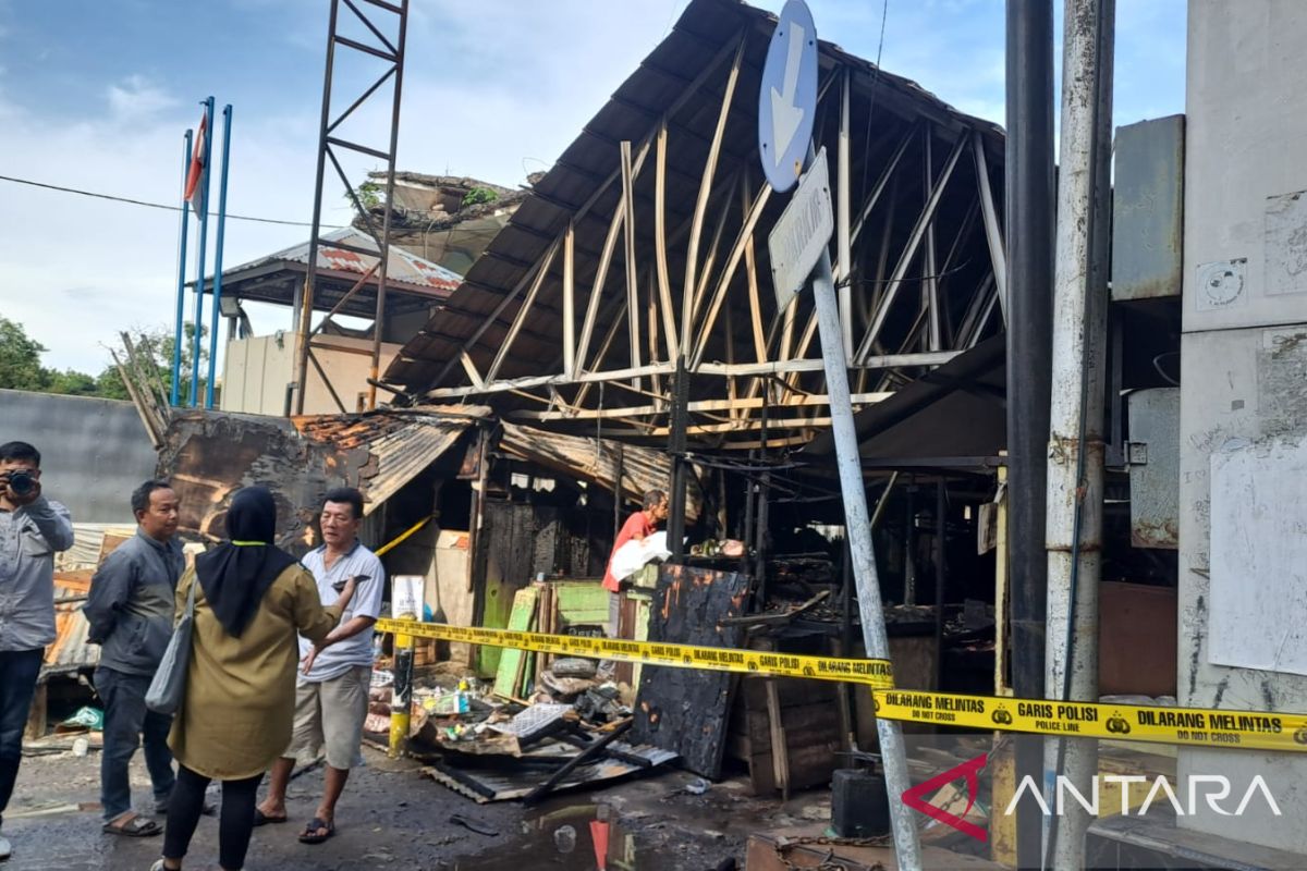 Puluhan kios di Pasar Cinde Palembang hangus terbakar