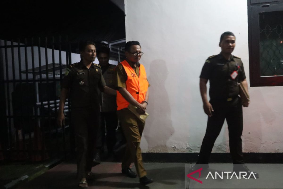 Kejari tahan Kadis Kesehatan Gorontalo Utara tersangka korupsi puskesmas