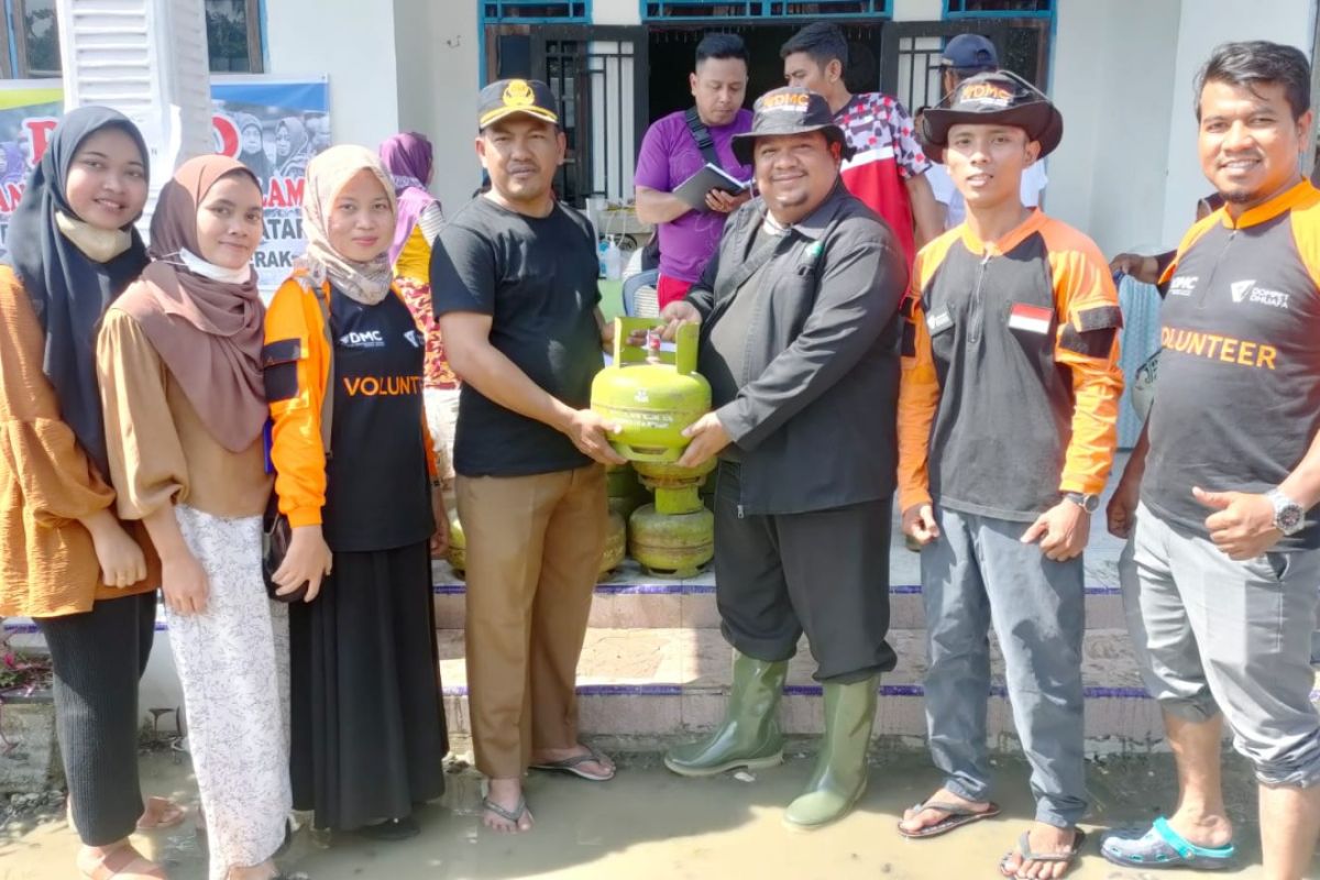 Dompet Dhuafa Waspada salurkan bantuan pangan di posko banjir Deli Serdang