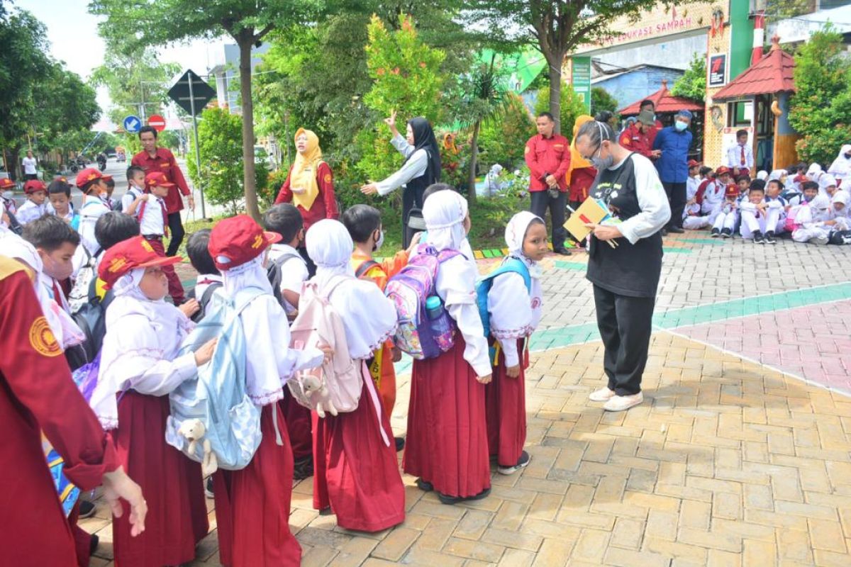 Sebanyak 150 siswa Sidoarjo belajar di kampung Edukasi Sampah