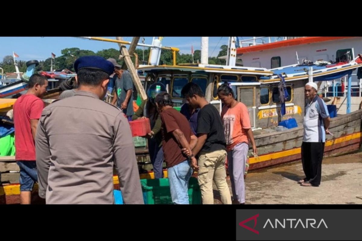 Satpolair Bangka Barat giatkan patroli di pelabuhan cegah kriminalitas