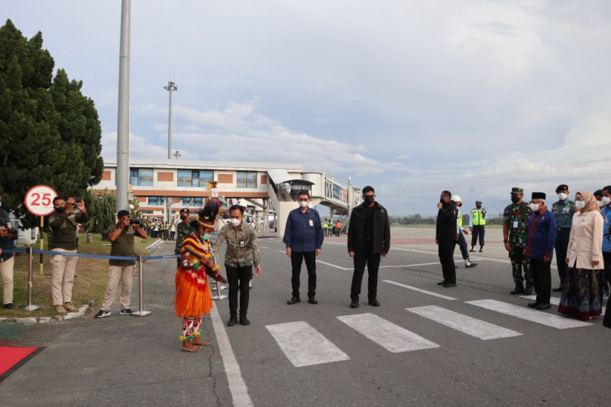 Wapres Ma'ruf Amin tiba di Bandara Internasional Sentani Jayapura