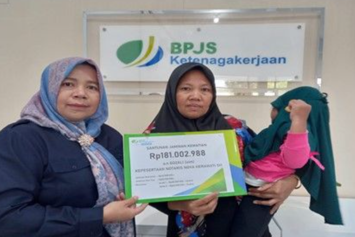 BPJS serahkan santunan Rp181 juta ke ahli waris pegawai notaris