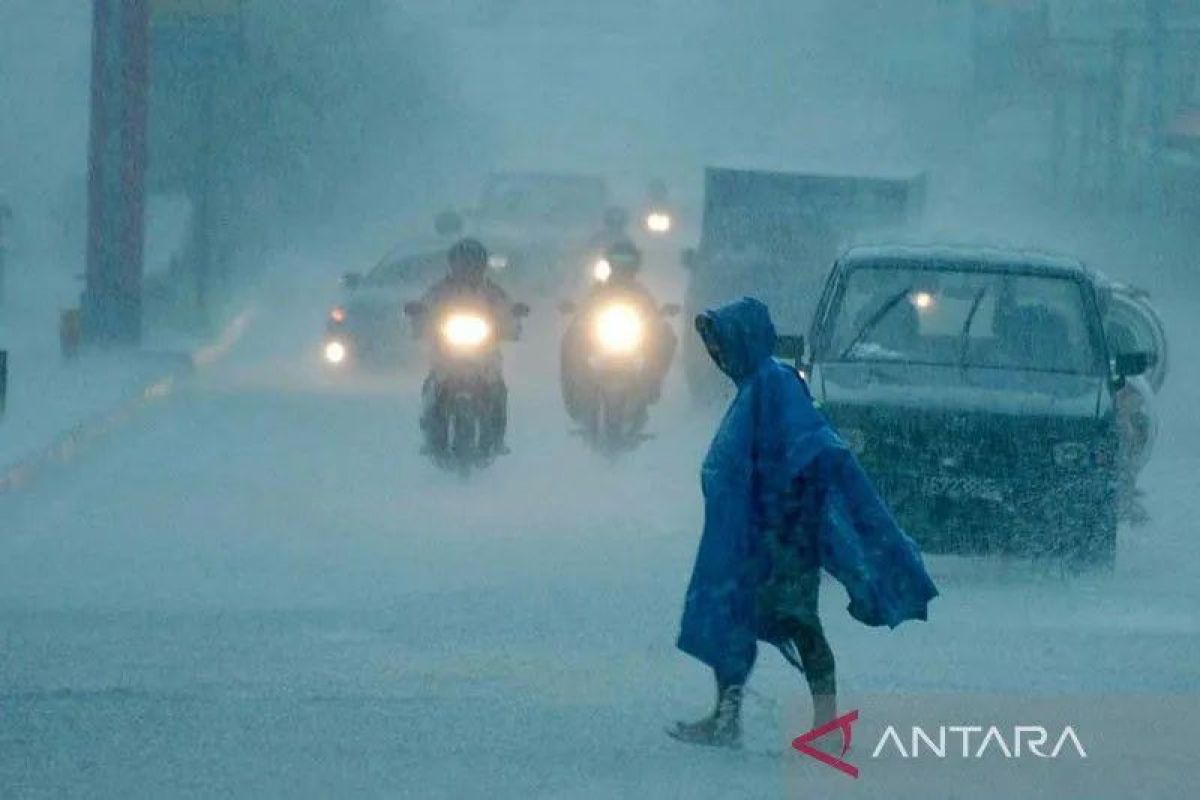 Sejumlah kota besar di Indonesia diguyur hujan