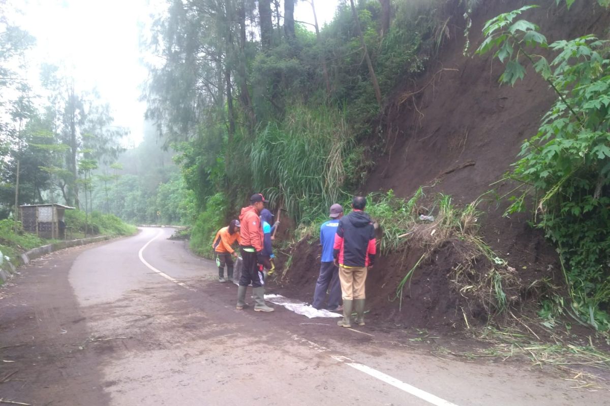 BPBD Probolinggo: Akses menuju Gunung Bromo bisa dilalui usai pembersihan longsor