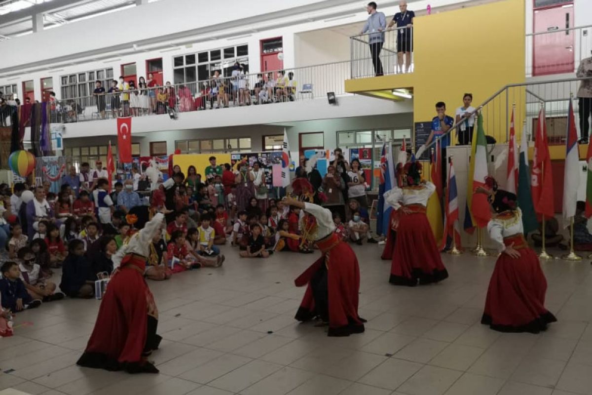 Sekolah Indonesia kenalkan tari tradisional ke murid asing di Malaysia