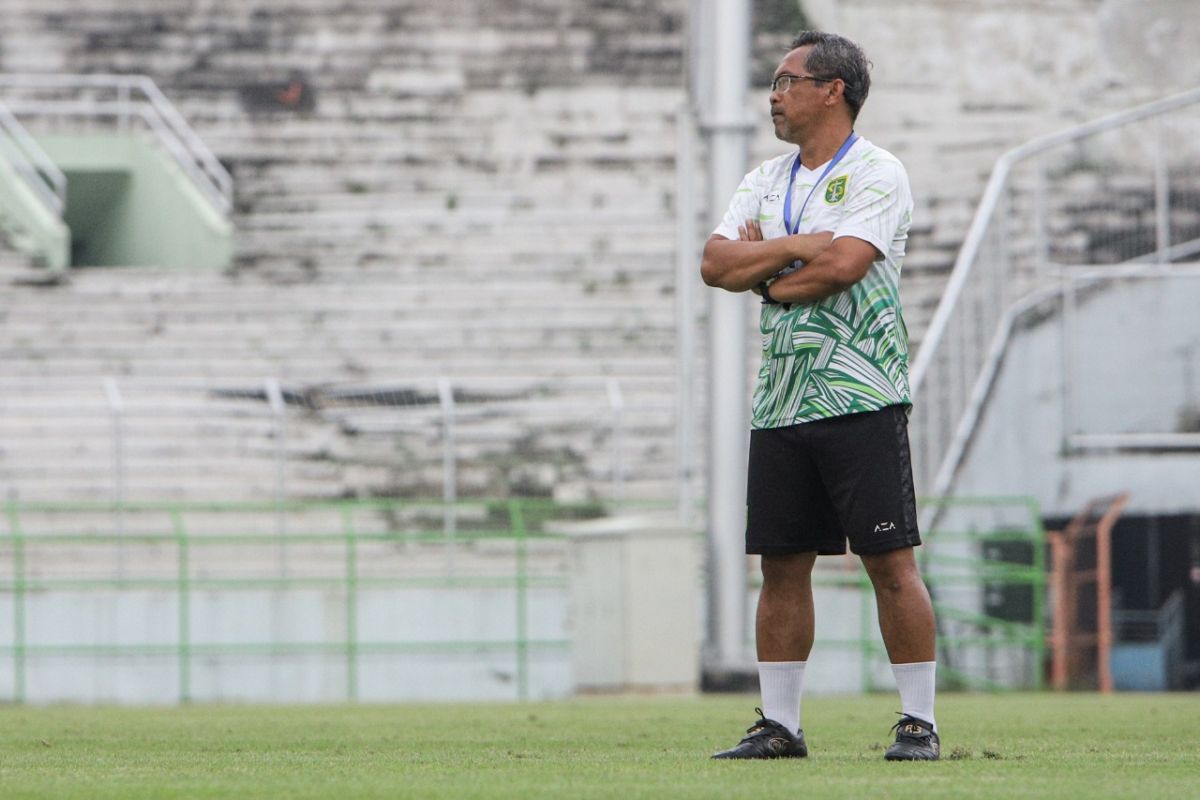 Aji Santoso: Manajemen Persebaya diminta segera ikat George Brown