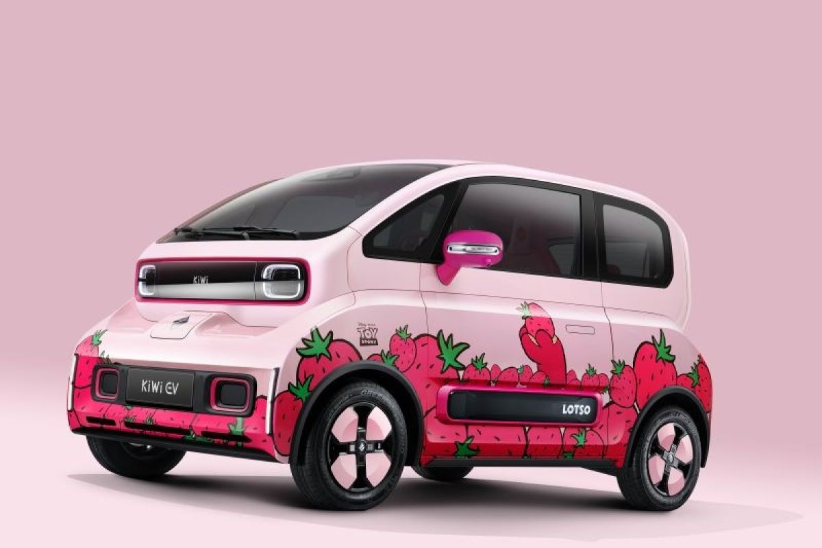 Mungil dan serba pink, ini tampilan mobil Wuling KiWi EV Lotso "Toy Story"