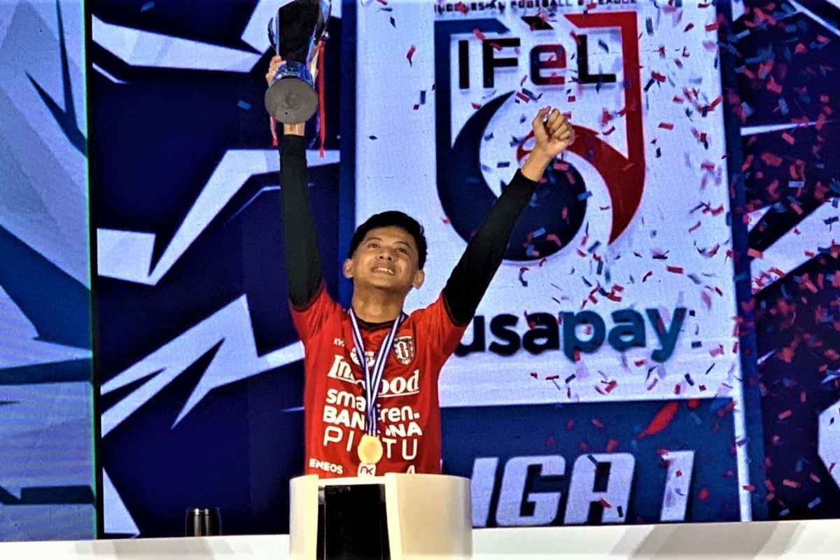 Pesepak bola Rizky Faidan bawa Bali United juarai IFeLeague 1