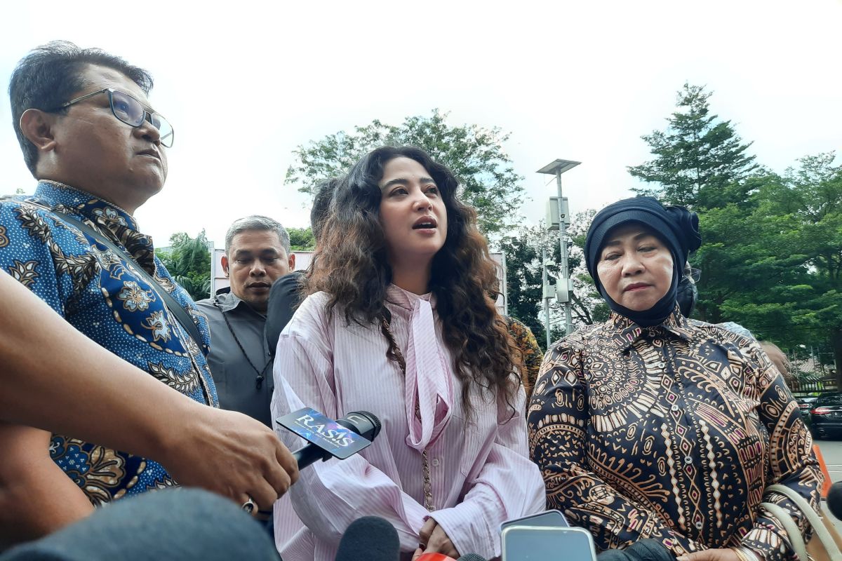 Dewi Perssik penuhi undangan Polres Jaksel terkait proses mediasi