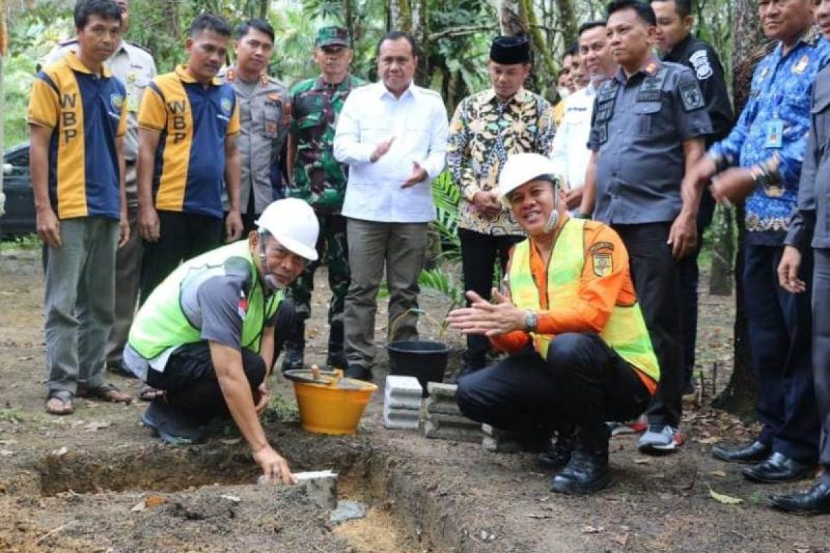 Warga Lapas Teluk Kuantan Provinsi Riau bangun RLH bagi keluarga miskin