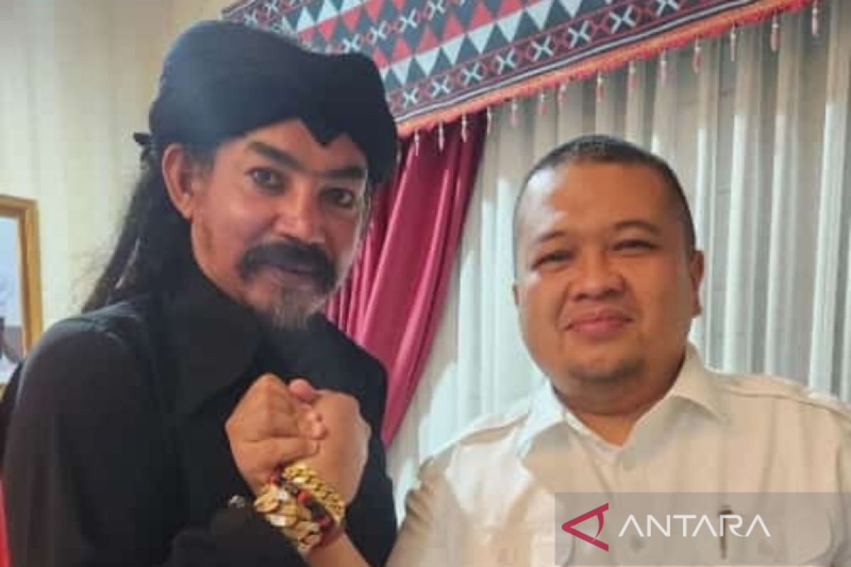 Bupati Tapsel dapat pujian dari Master Limbad