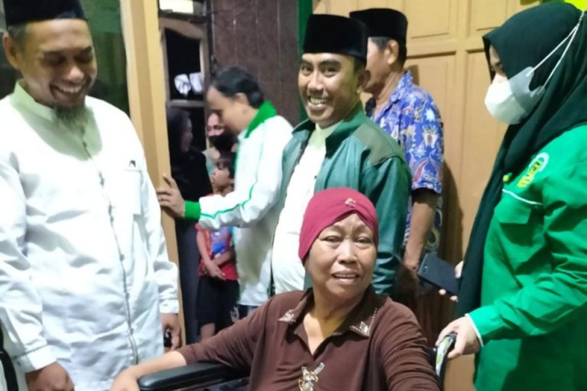 DPC PPP Surabaya gelar baksos bagikan kursi roda ke warga Tegalsari