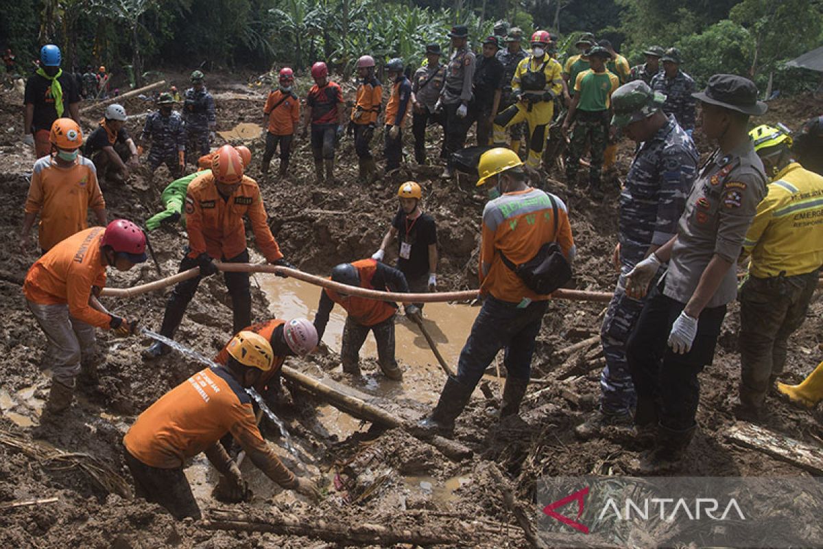 Tim SAR gabungan lanjutkan pencairan sembilan korban gempa Cianjur