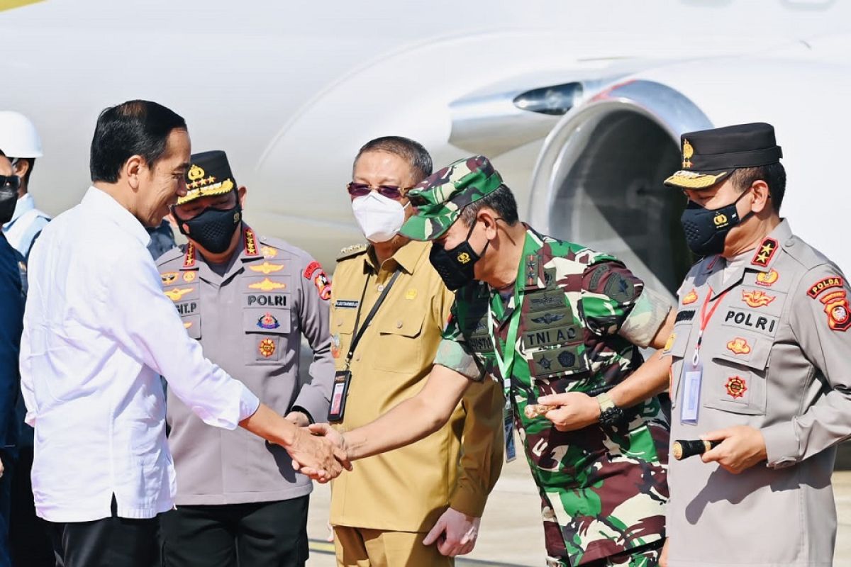 Pangdam XII/Tpr dan Forkopinda Kalbar sambut kedatangan Presiden Joko Widodo di Bandara Supadio