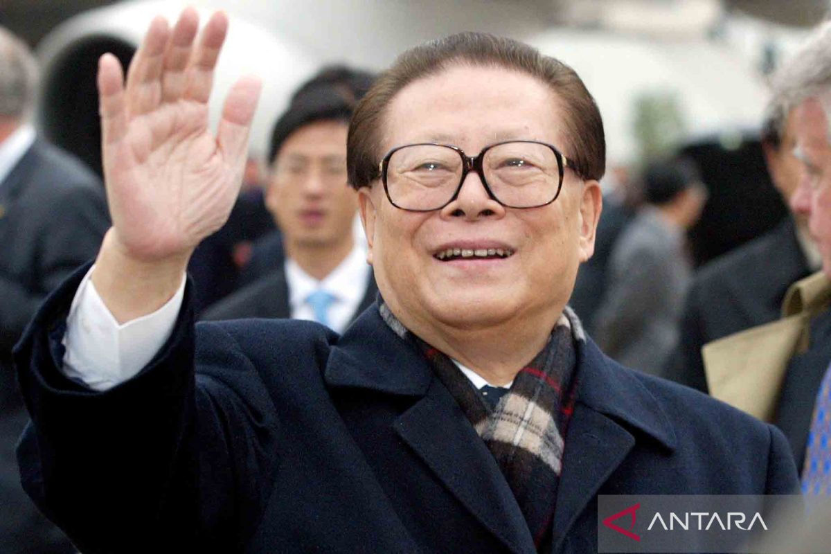 China kibarkan bendera setengah tiang bagi mendiang mantan presiden Jiang Zemin