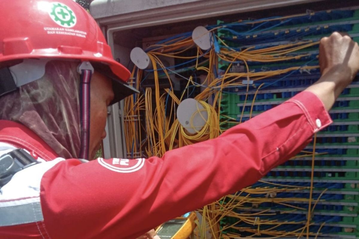 Telkom salurkan Rp1 miliar bantuan telekomunikasi di Cianjur