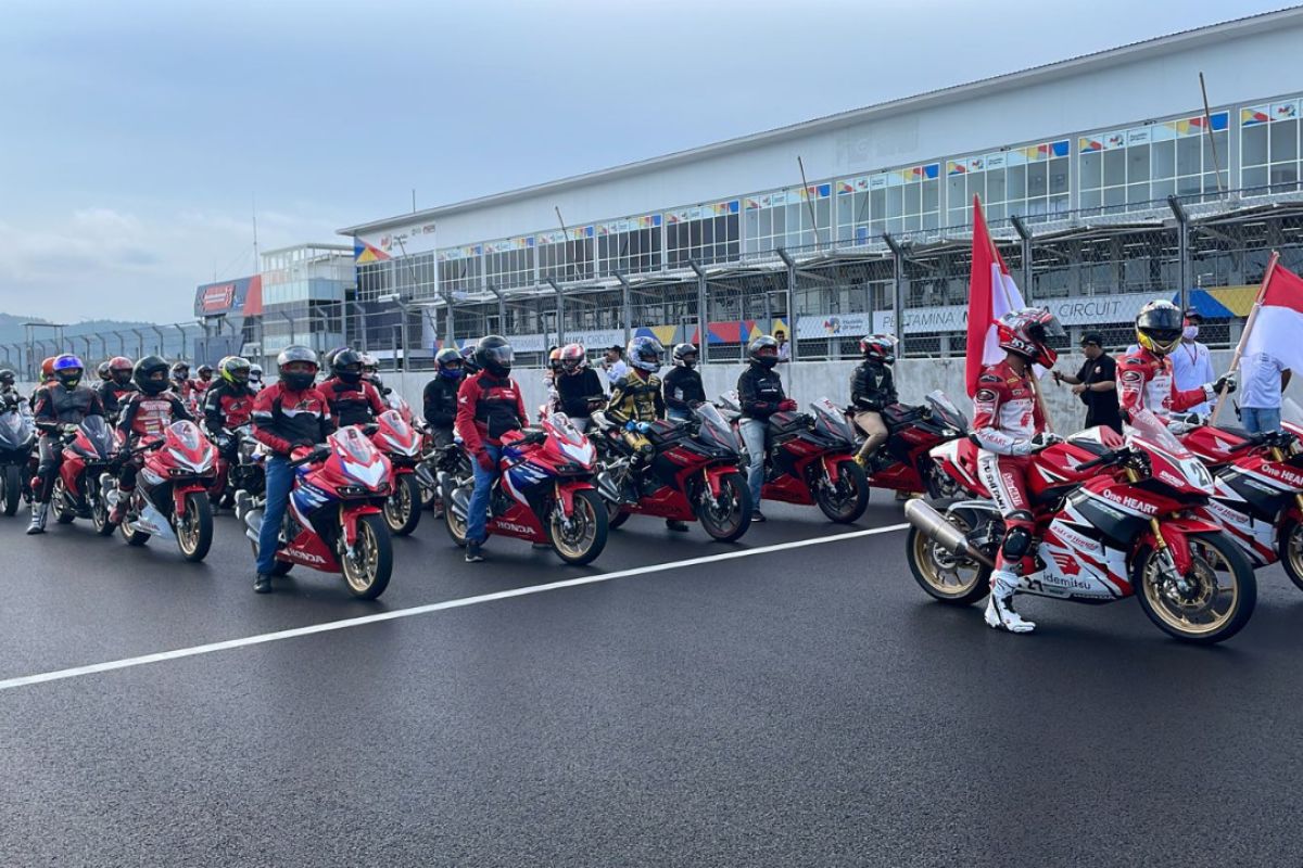 Juara Asia Andi Gilang dan Komunitas Honda Ramaikan CBR Track Day di Mandalika