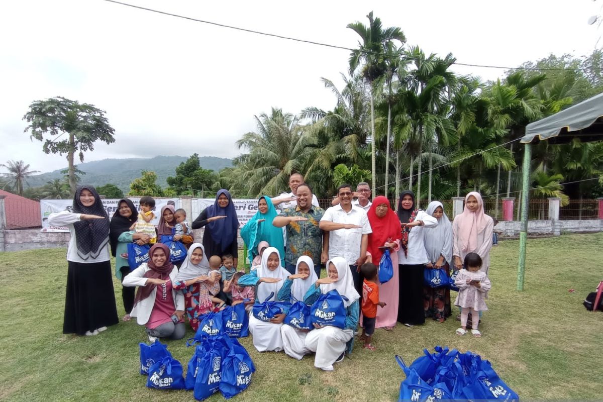 DKP Aceh bagikan 476 paket olahan ikan di Sabang