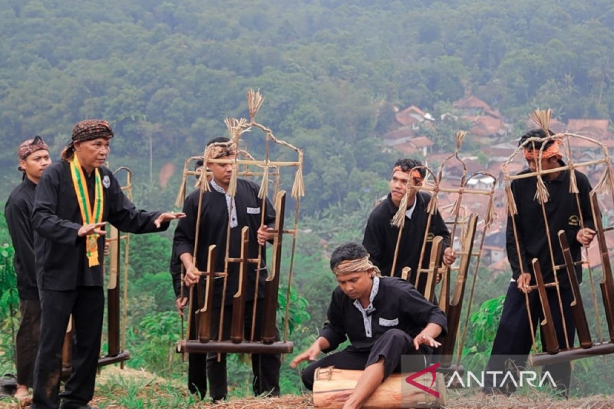 Membangun urat nadi ekonomi di kaki Gunung Salak