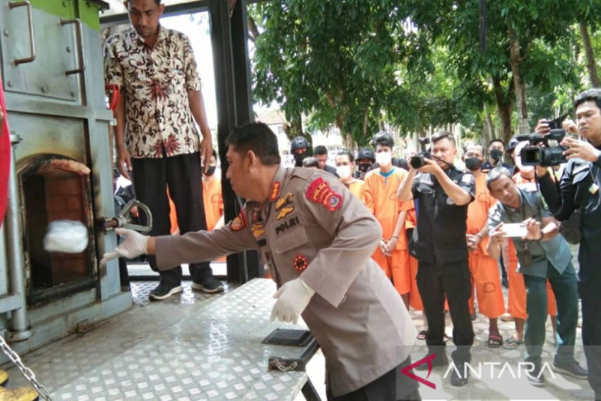 Polda Sulawesi Tenggara musnahkan barang bukti 6 kilogram sabu-sabu