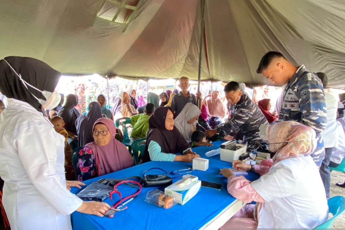 Ratusan warga antusias periksa kesehatan di posko Lanal Sabang