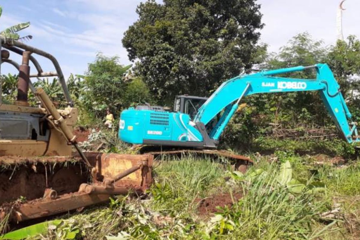 Penertiban lahan UIII terase I tanpa hambatan