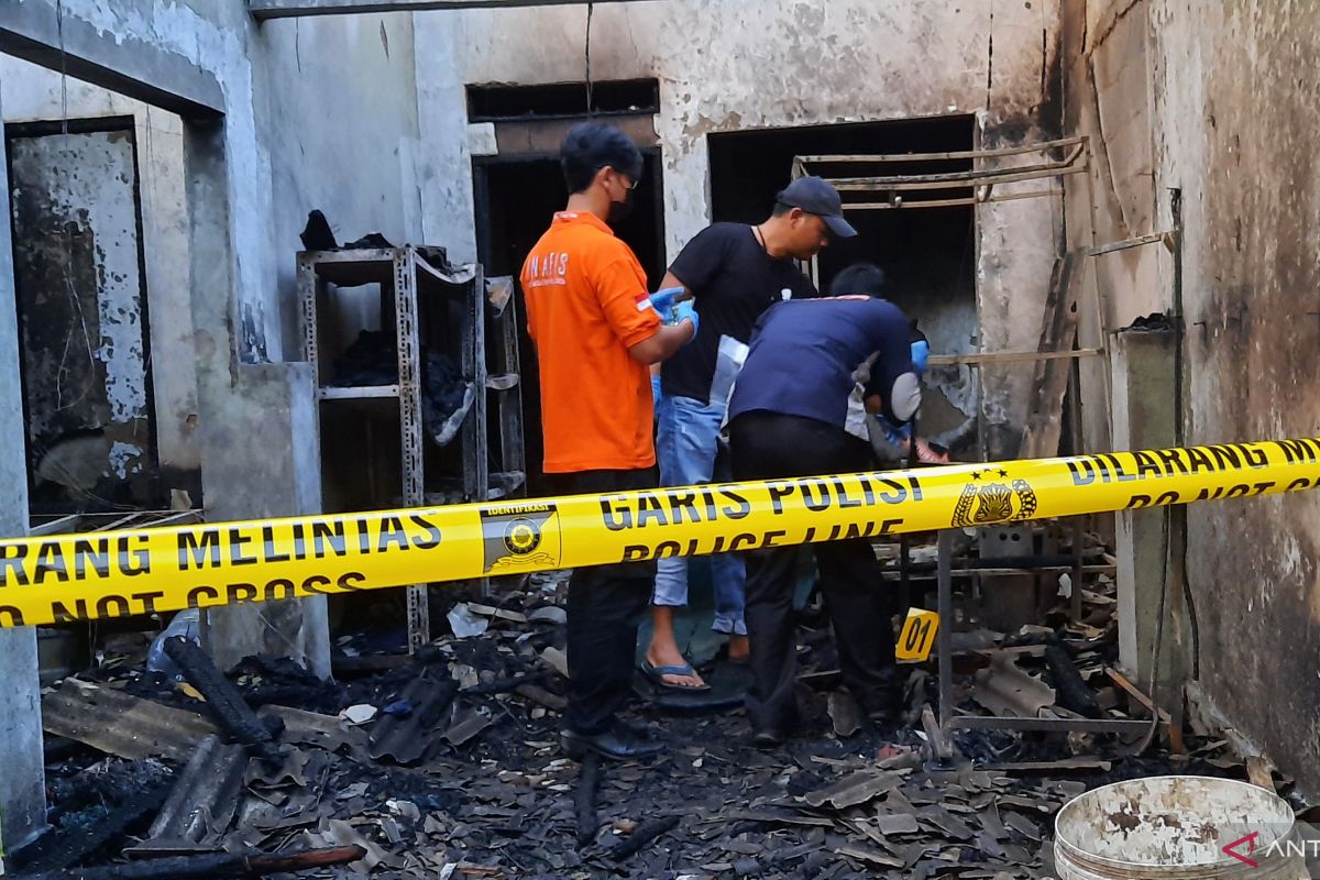 Tiga orang meninggal akibat kebakaran usaha penatu di Cikande, Tangerang