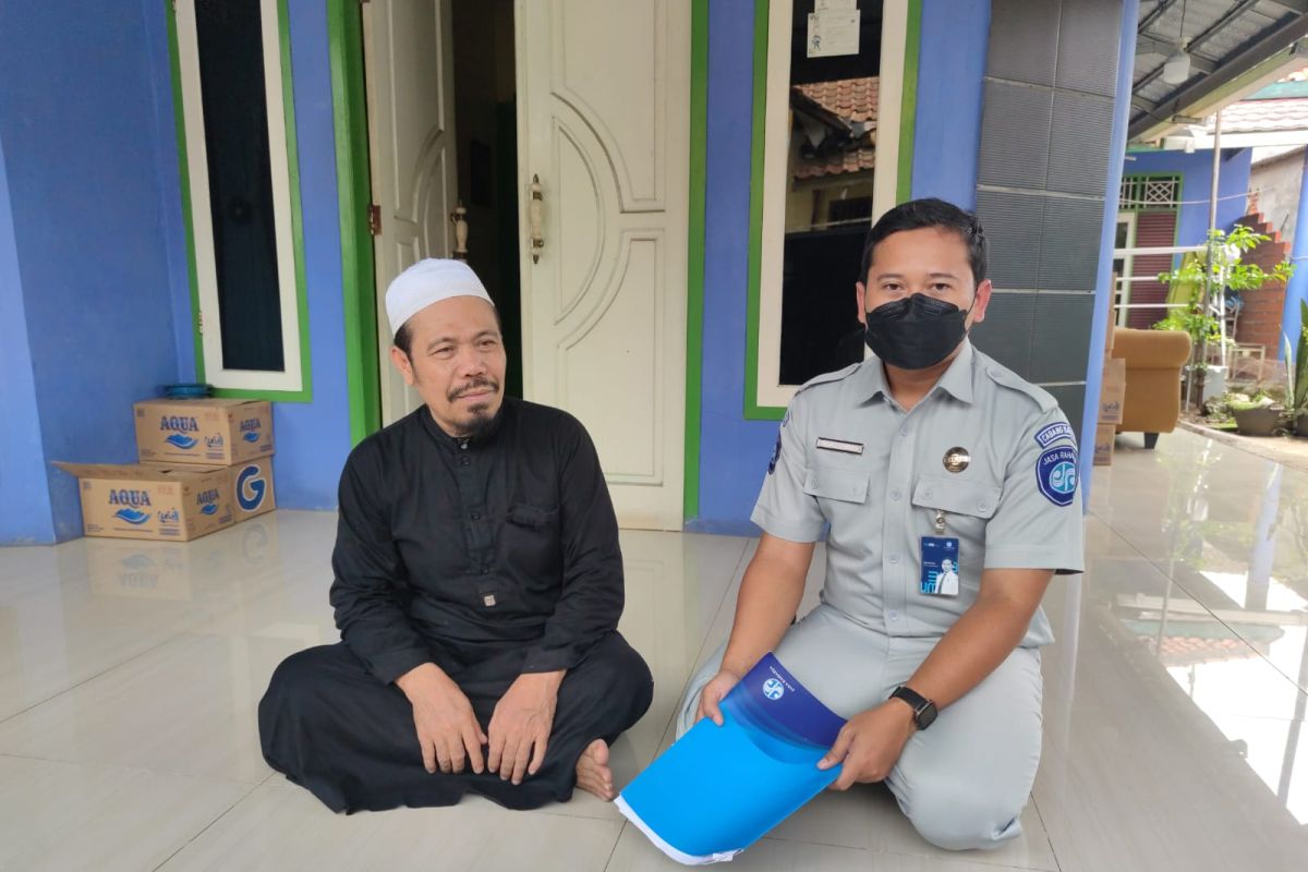 Jasa Raharja Banten serahkan santunan korban Lakalantas di Jalan Raya Merak - Cilegon