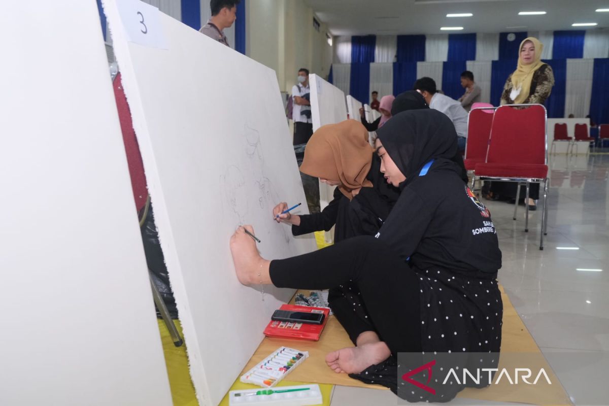 Puluhan penyandang disabilitas mengikuti lomba mural "Police Art Festival"