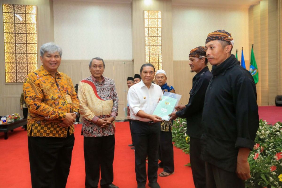 Pj Gubernur Banten minta warga manfaatkan sertifikat untuk ekonomi