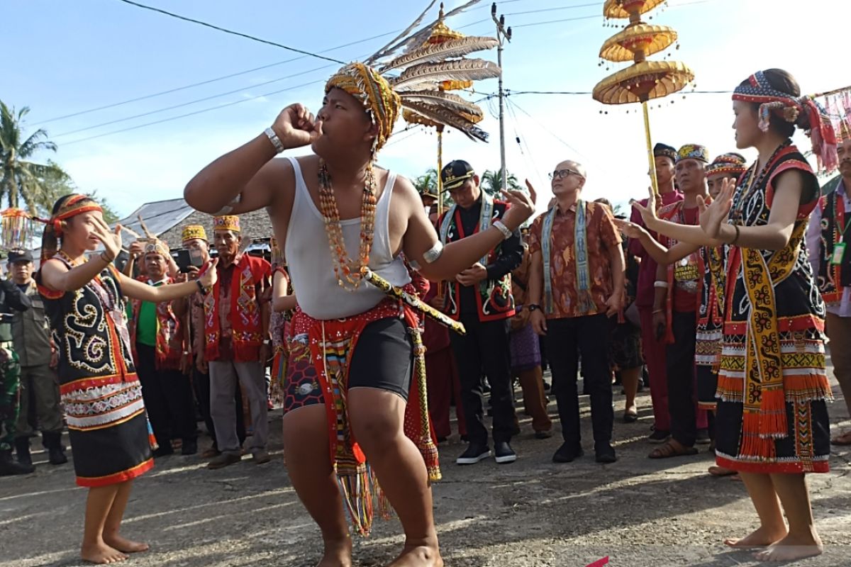 Tarian Manyialo Dayak Tamambaloh di Festival Danau Sentarum