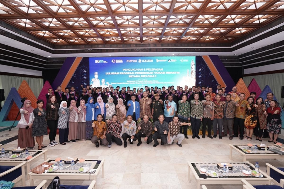 Pupuk Kaltim tingkatkan pengembangan SDM di Indonesia wisuda 49 lulusan program vokasi