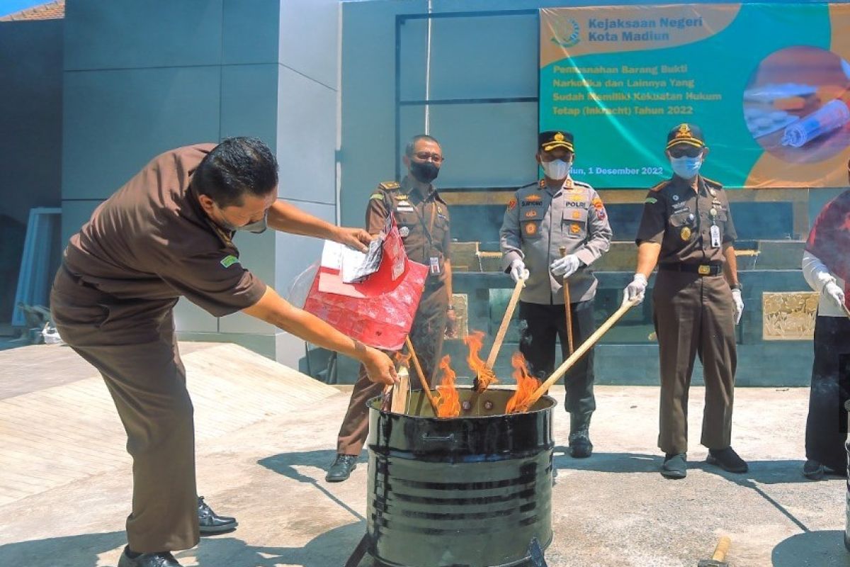 Kejari Madiun musnahkan barang bukti sebanyak 49 kasus narkoba