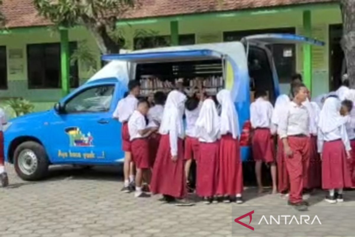 Perpusda Kudus menyambangi sekolah, tingkatkan minat baca anak