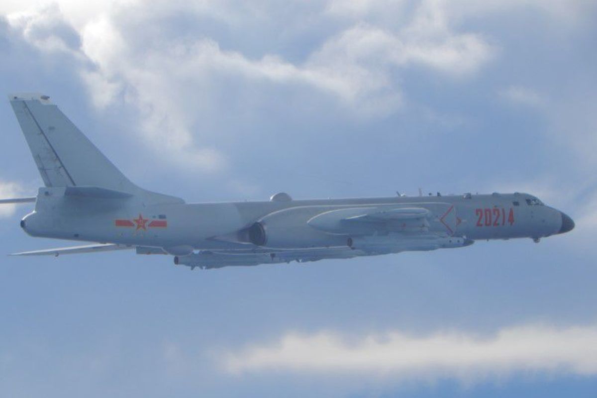 Empat pesawat pengebom milik China dan Rusia terbang bersama di atas perairan dekat Jepang