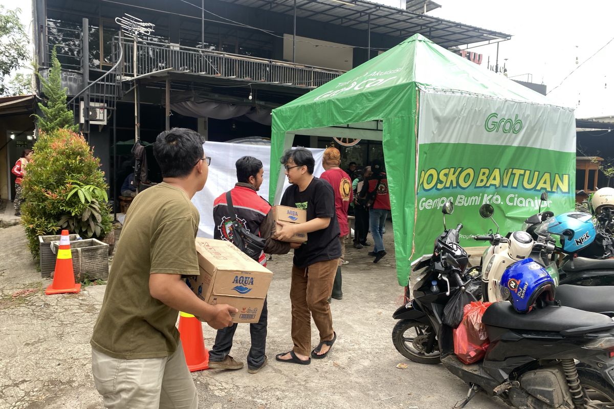 Grab serahkan Rp2 miliar donasi gempa Cianjur