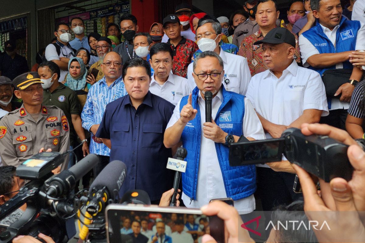 Mendag dan Menteri BUMN tinjau kesiapan pedagang Pasar Rasamala Semarang