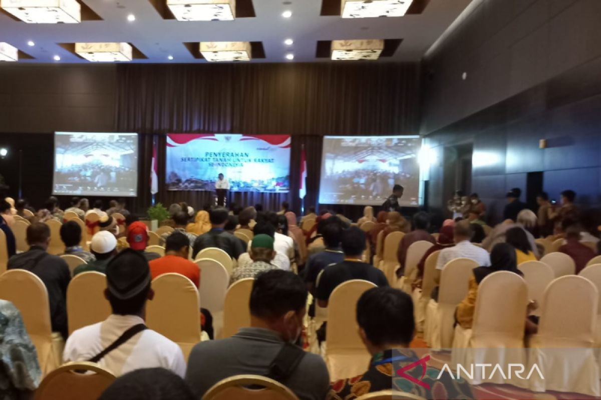 Kanwil ATR/BPN Bangka Belitung serahkan 14.000 sertifikat tanah warga