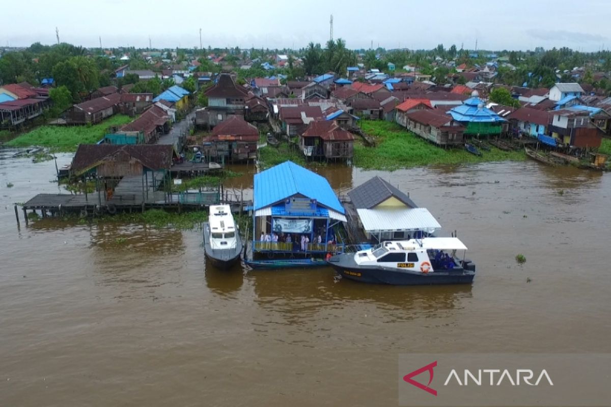 Meningkatkan minat baca anak bantaran sungai