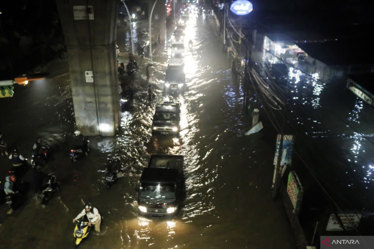 Cuaca DKI Jakarta Jumat waspadai hujan disertai petir