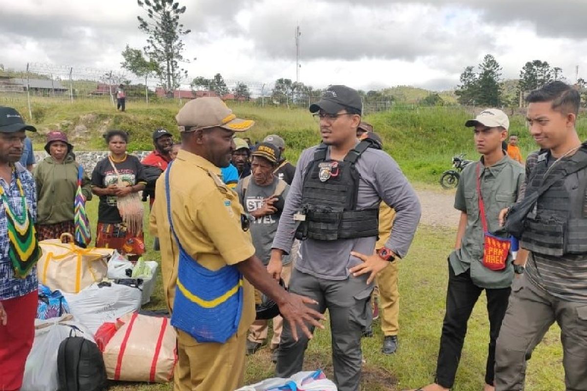 Satgas Damai Cartenz kerahkan tim nakes ke Kiwirok