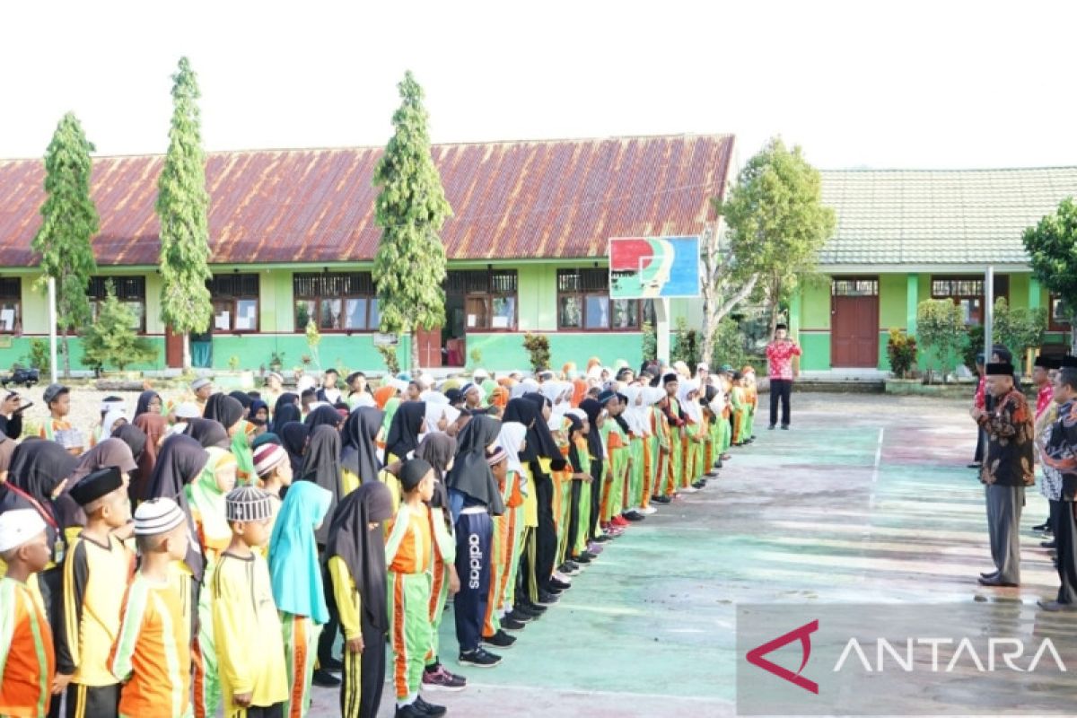 Kanwil Agama : Pentingnya keseimbangan pendidikan di santri  madrasah