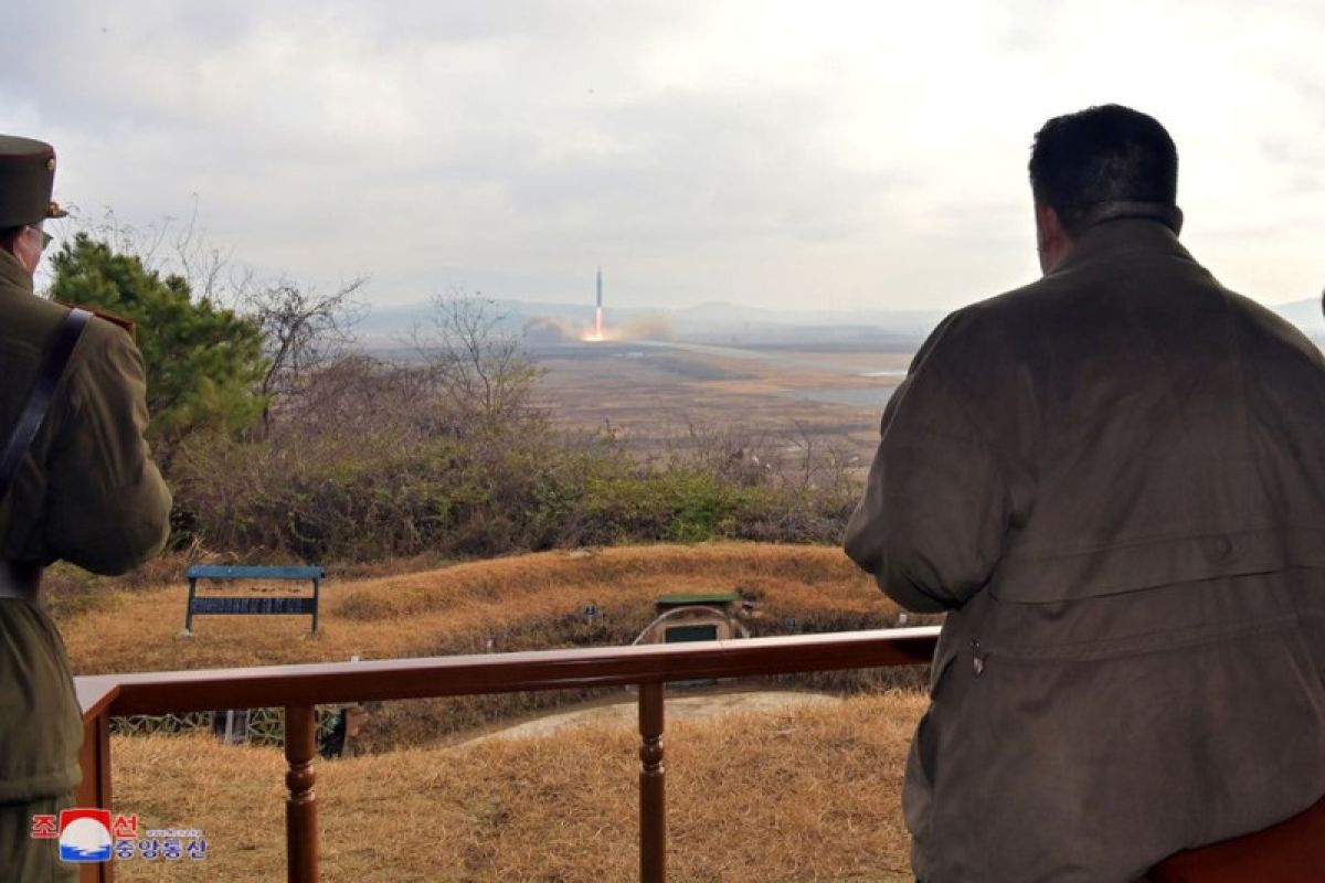 Korsel sebut Korut tembakkan tiga rudal balistik