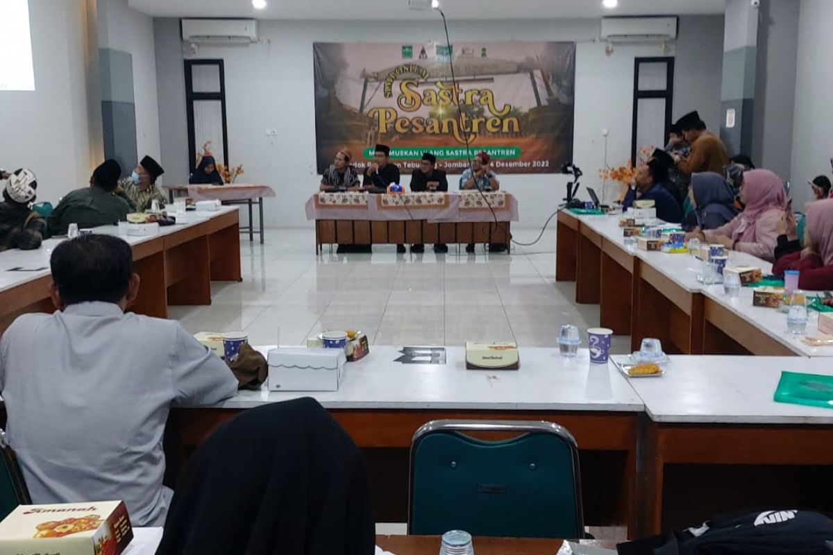 Puluhan peserta bahas sastra pesantren di Tebuireng