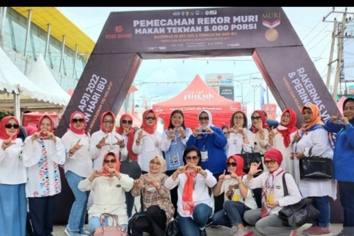 Rakernas APJI di Palembang dimeriahkan pemecahan rekor makan tekwan