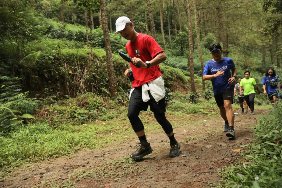 Ganjar ramaikan lomba lari Siksorogo Trail Run di kawasan Gunung Lawu